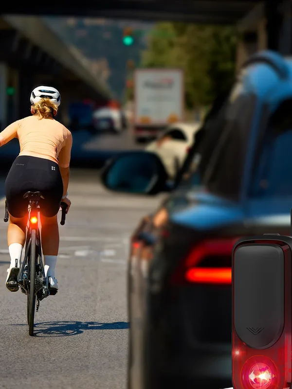 Πίσω φως ραντάρ Garmin Varia στην κίνηση