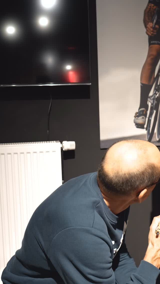 Wie wird die Position bei Bikefitting bestimmt?
Die Tretlagermitte ist immer der Ausgangspunkt. Von dort aus wird nach oben (Y-Achse) und zur Seite (X-Achse) gemessen.
#bikefactory #cycling #cyclinglife #dreambuild #rennrad #roadcycling #roadbike #gravel #gravelbike #tourdefrance #lifebehindbars #bikefitting #hamburg Bike