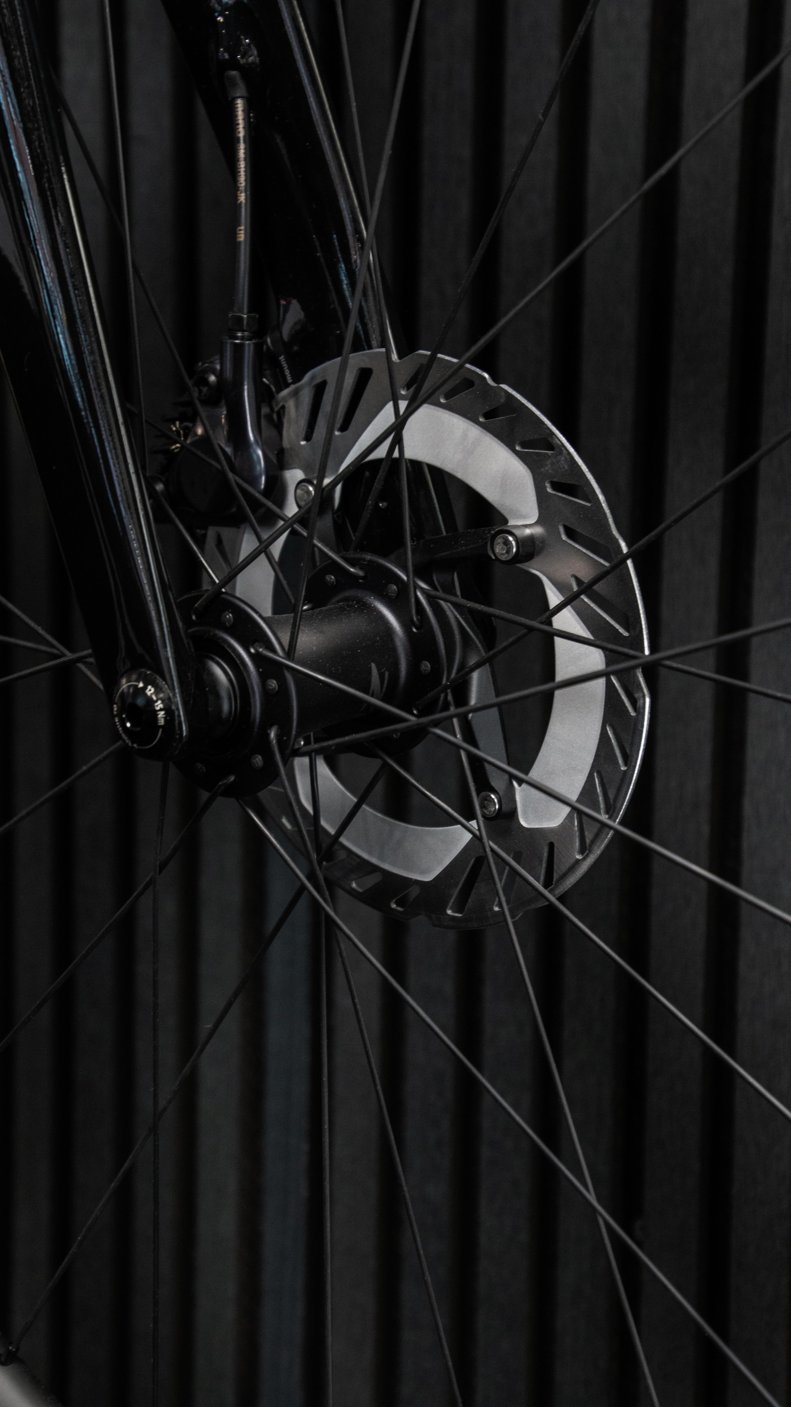 Wichtig:
Während des Arbeiten an den Bremsbelägen nicht die Bremshebel betätigen.
Zur Sicherheit immer die Dummies einsetzen.
#bikefactory #cycling #cyclinglife #dreambuild #rennrad #roadcycling #roadbike #gravel #gravelbike #tourdefrance #lifebehindbars #bikefitting #hamburg