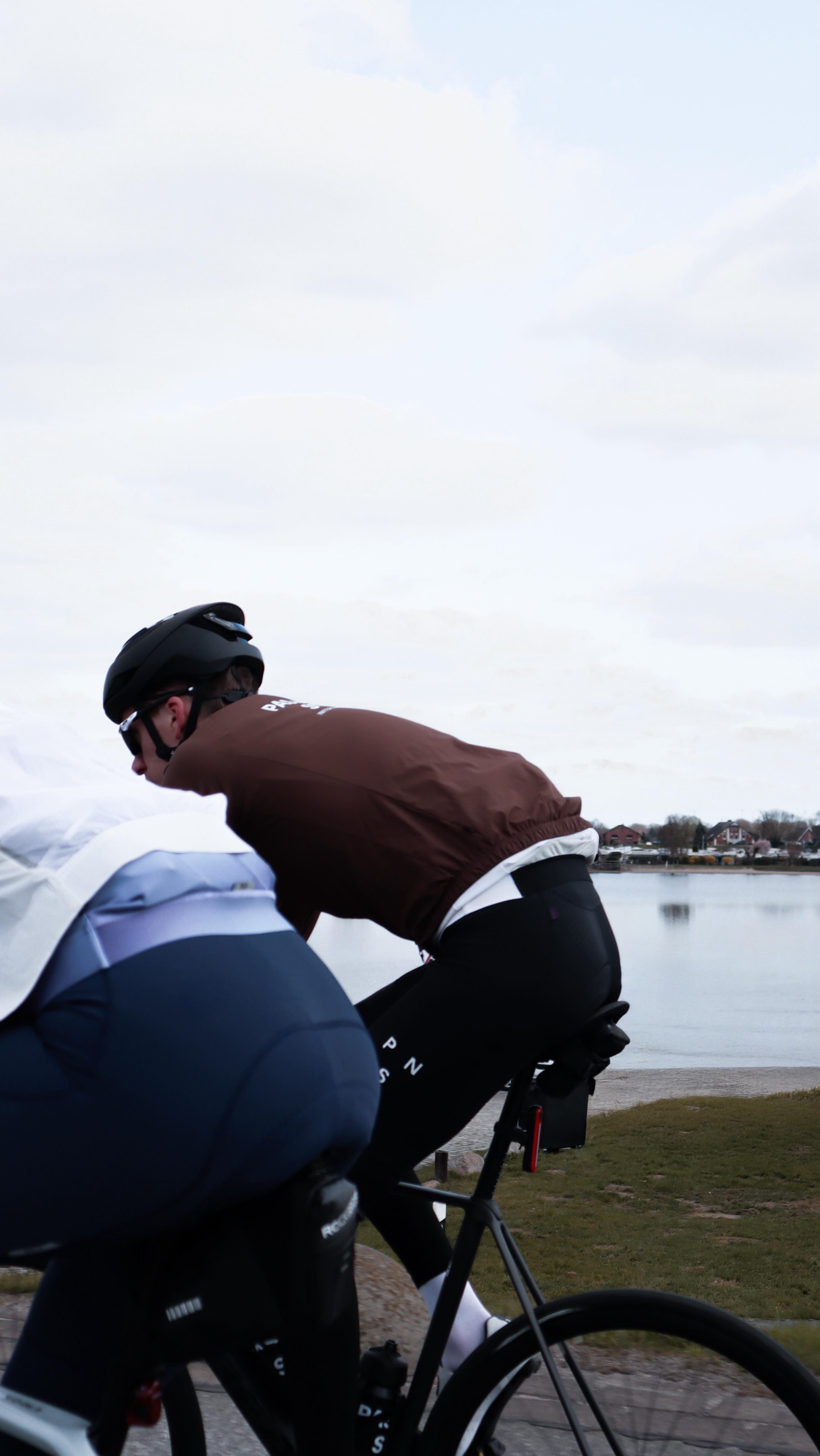 Sunny Social Ride mit @cozysports.cc 
Baden und Pommes inklusive. 🏊 🍟 
#bikefactory #cycling #cyclinglife #dreambuild #rennrad #roadcycling #roadbike #gravel #gravelbike #tourdefrance #lifebehindbars #bikefitting #hamburg